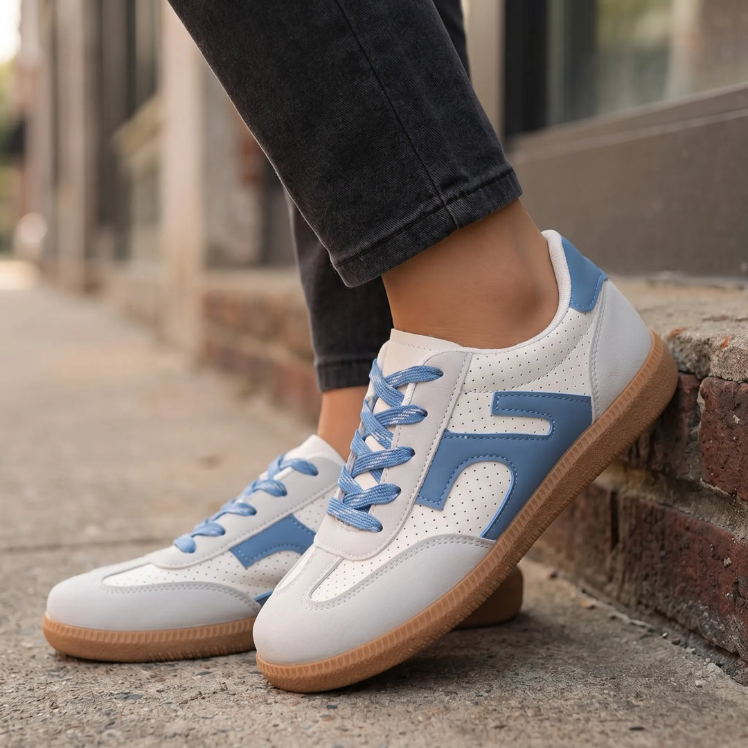 Women's Retro Low Top Sneakers - Lace Up for Casual