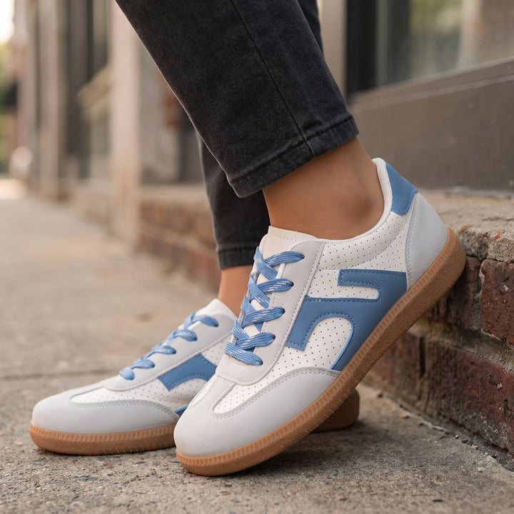Women's Retro Low Top Sneakers - Lace Up for Casual