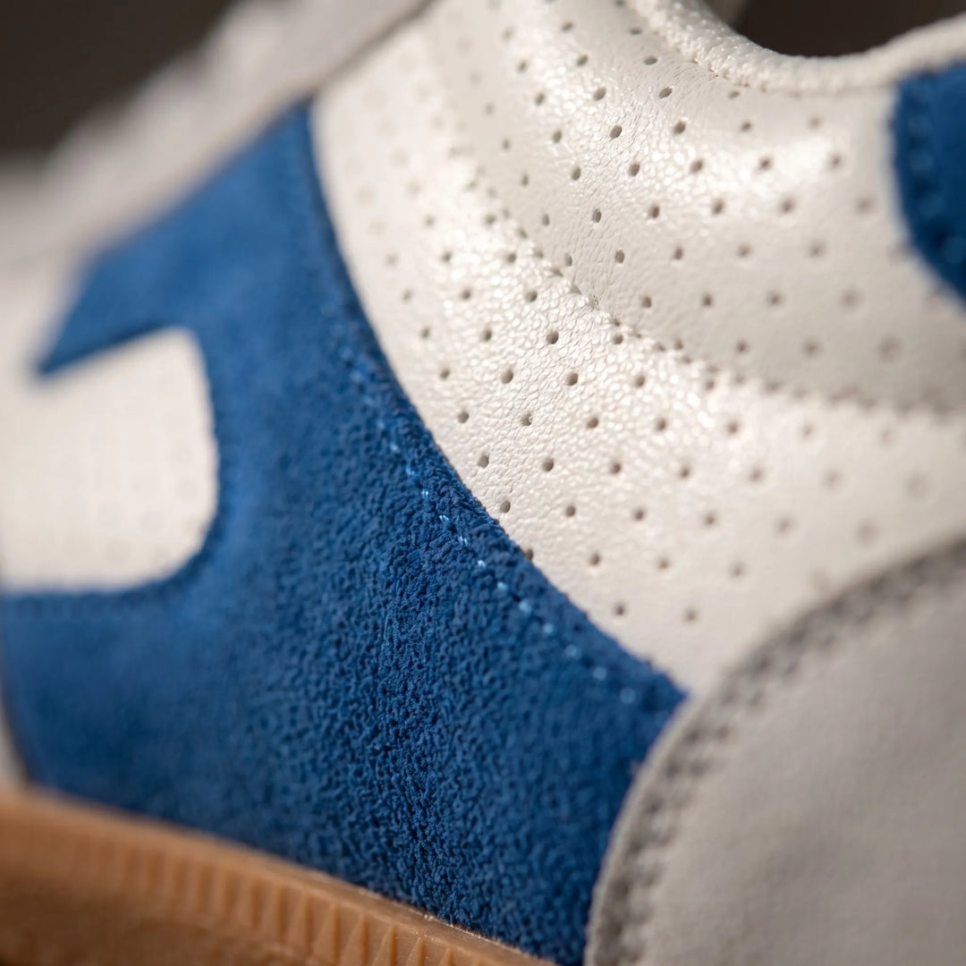 Women's Retro Low Top Sneakers - Lace Up for Casual