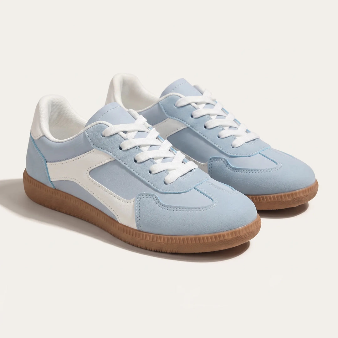 Women's Retro Low Top Sneakers - Lace Up for Casual